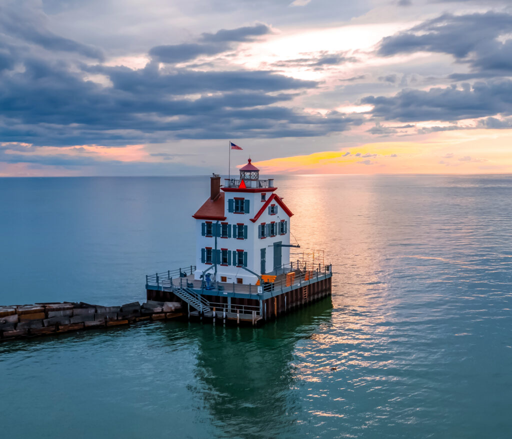 Image: A photo of the Lorain lighthouse